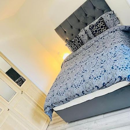 Superb 2 Bedroom Apartment With Free Parking Edinburgh Buitenkant foto