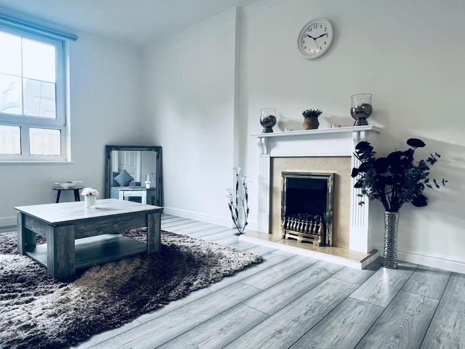 Superb 2 Bedroom Apartment With Free Parking Edinburgh Buitenkant foto