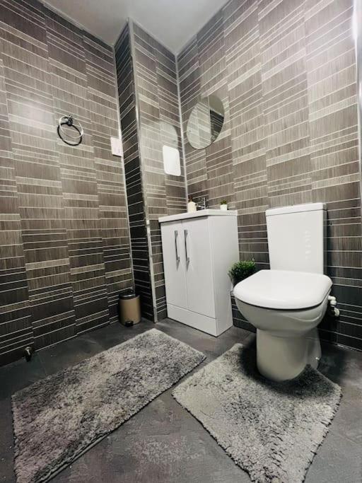 Superb 2 Bedroom Apartment With Free Parking Edinburgh Buitenkant foto